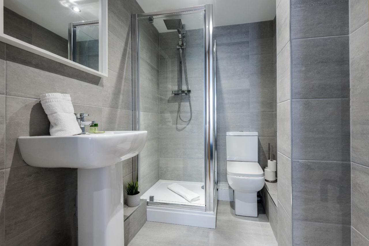 Host Apartments - Contemporary 3 Bed Apt With Balcony - Perfect For Long Stays Liverpool Extérieur photo